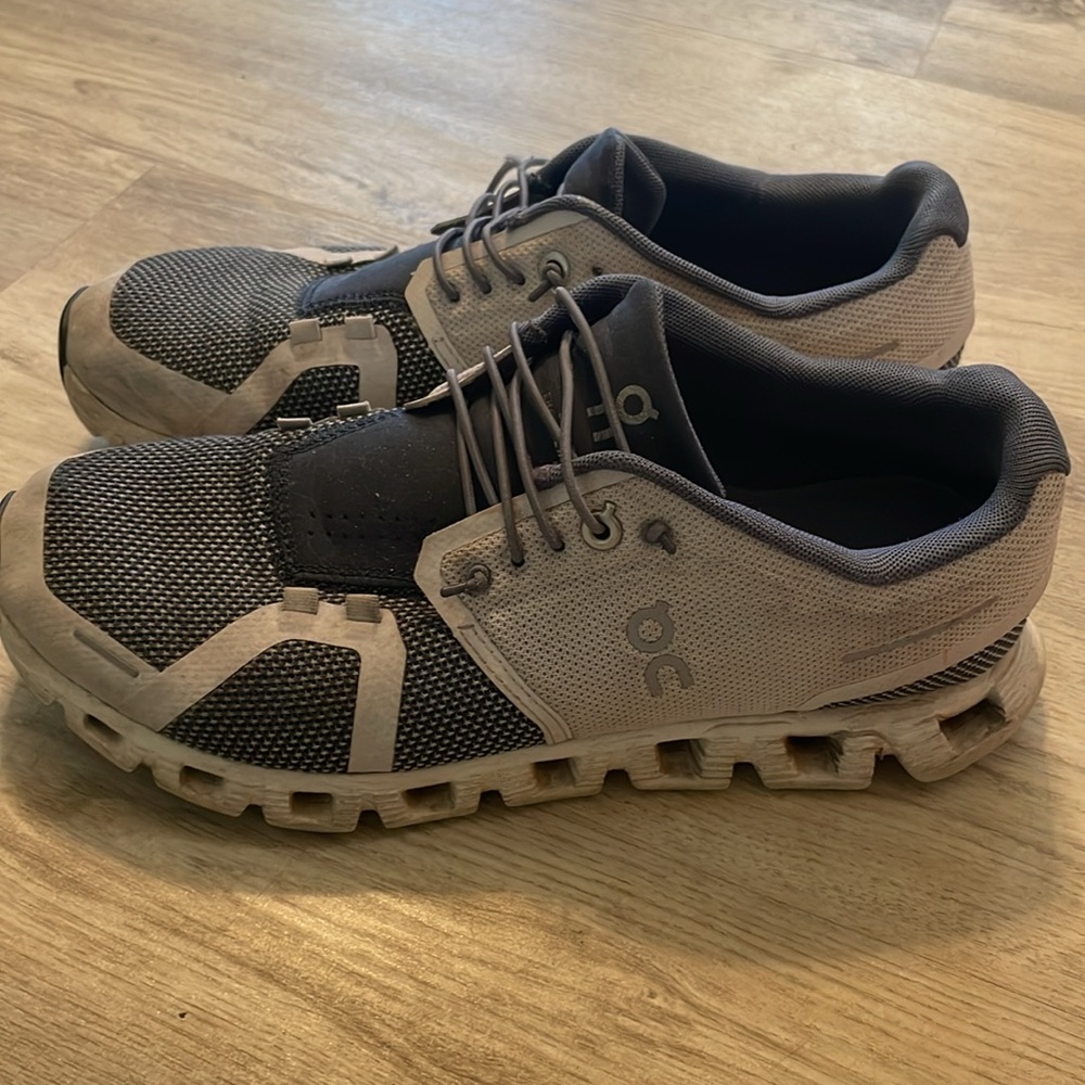 On Cloud women shoes size 9